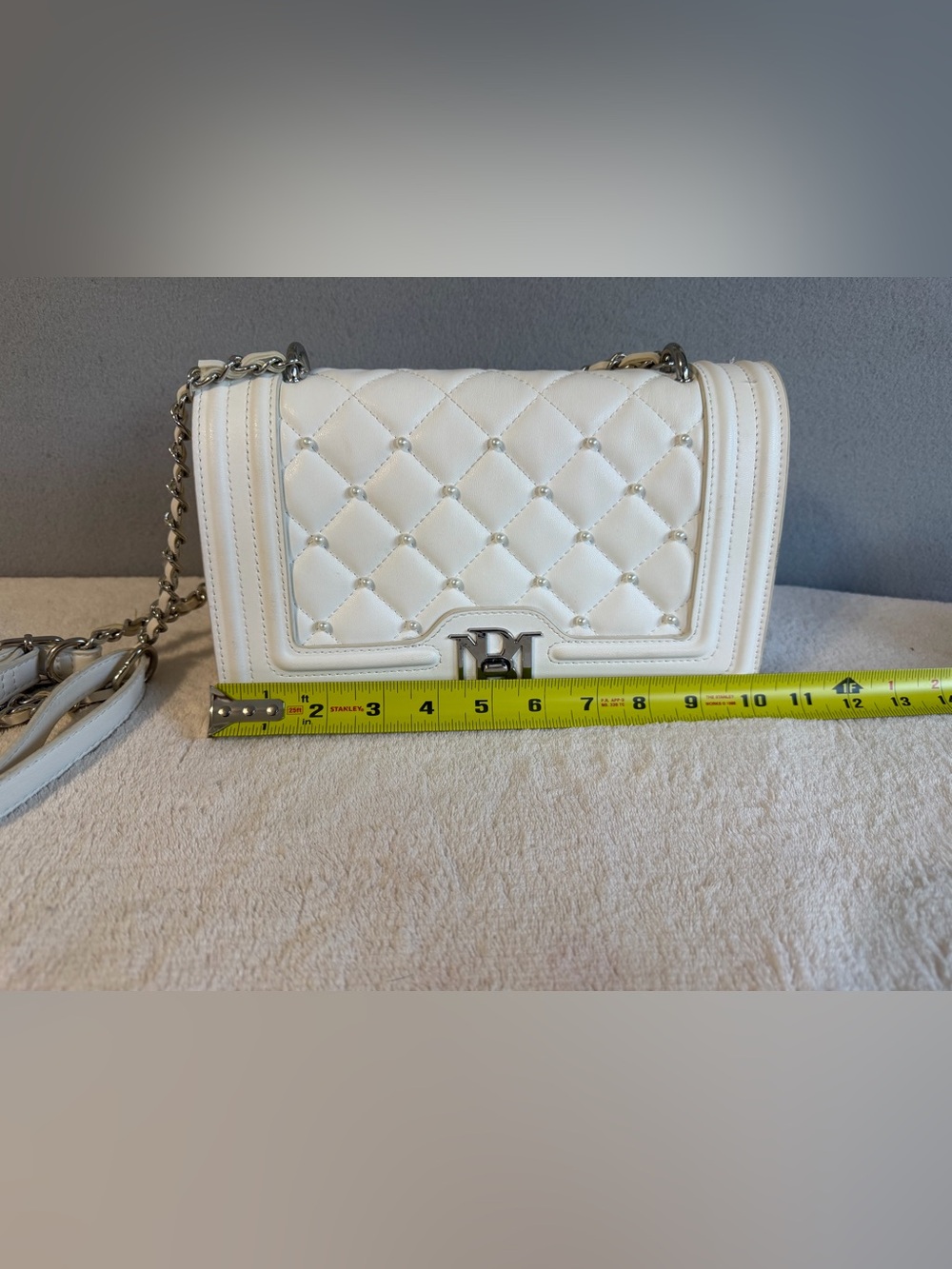 Badgley Mischka Bridal White Letter Lock Quilted & Pearl's Crossbody - Picture 12 of 13